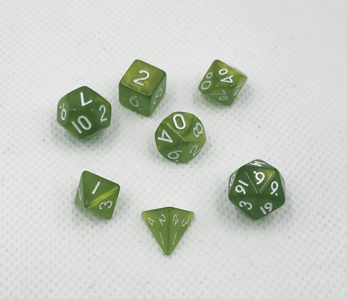 mini10mmYellow pearlescent light green dice